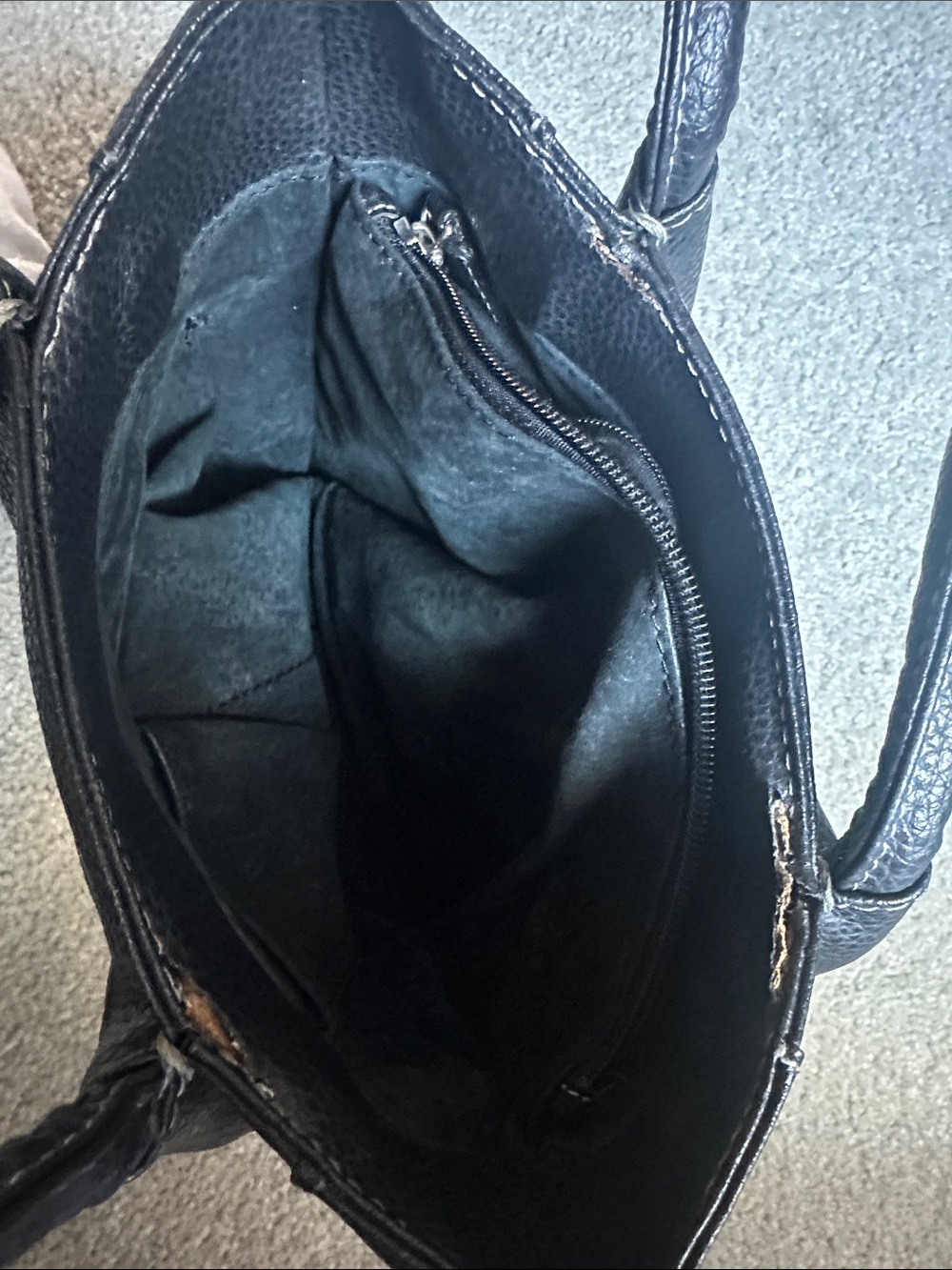 Tod’s Shoulder Bag - Picture 6 of 13